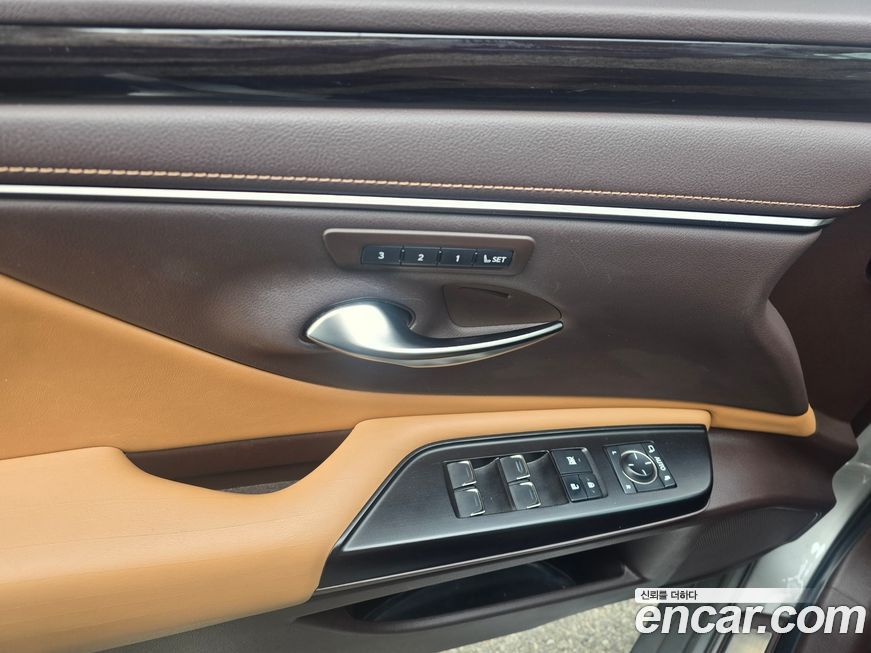 Lexus ES 2021