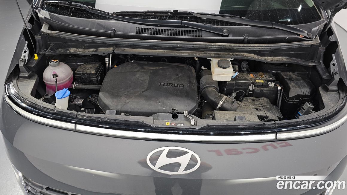 Hyundai Staria 2025