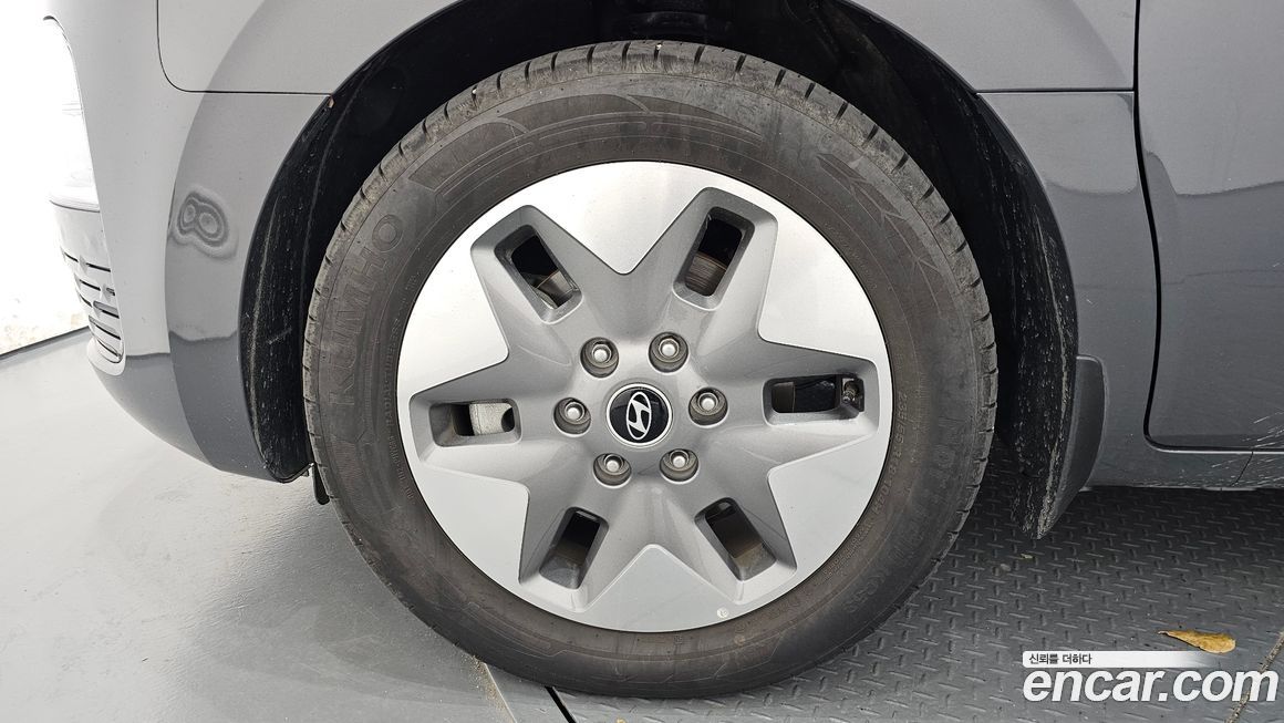 Hyundai Staria 2025