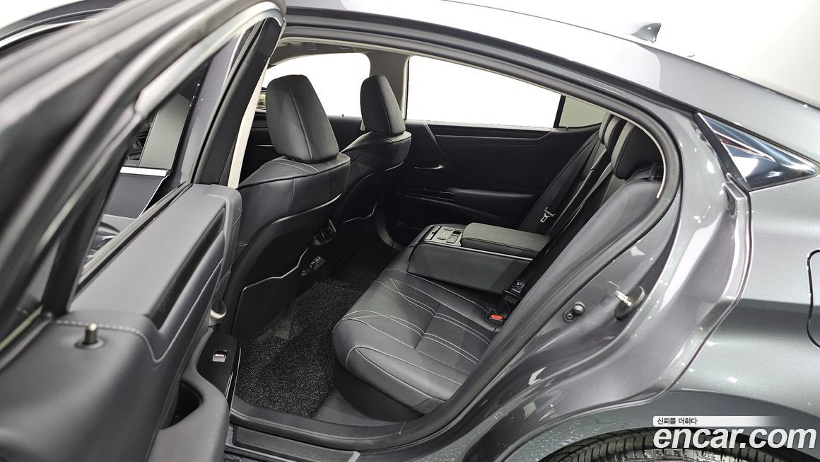 Lexus ES 2023