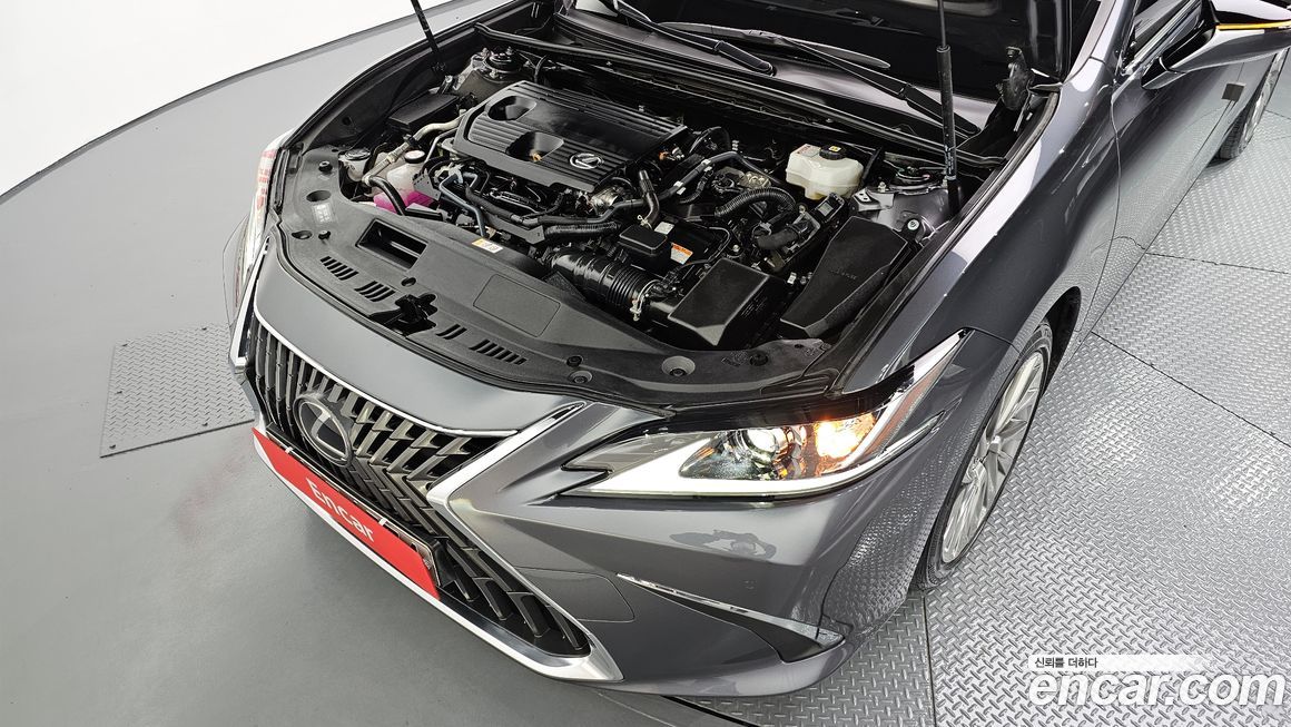 Lexus ES 2023