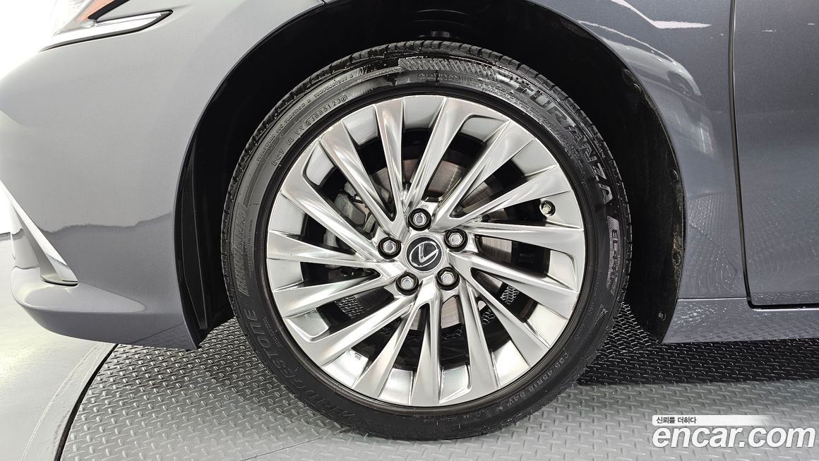 Lexus ES 2023