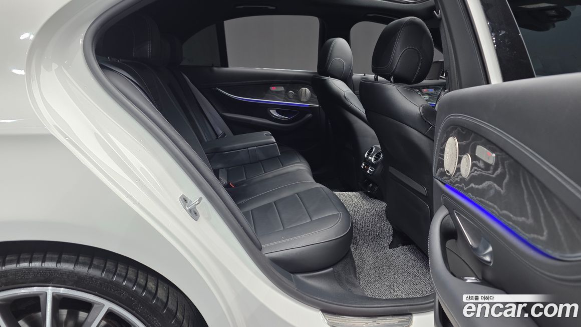 Mercedes-Benz E-Class 2022