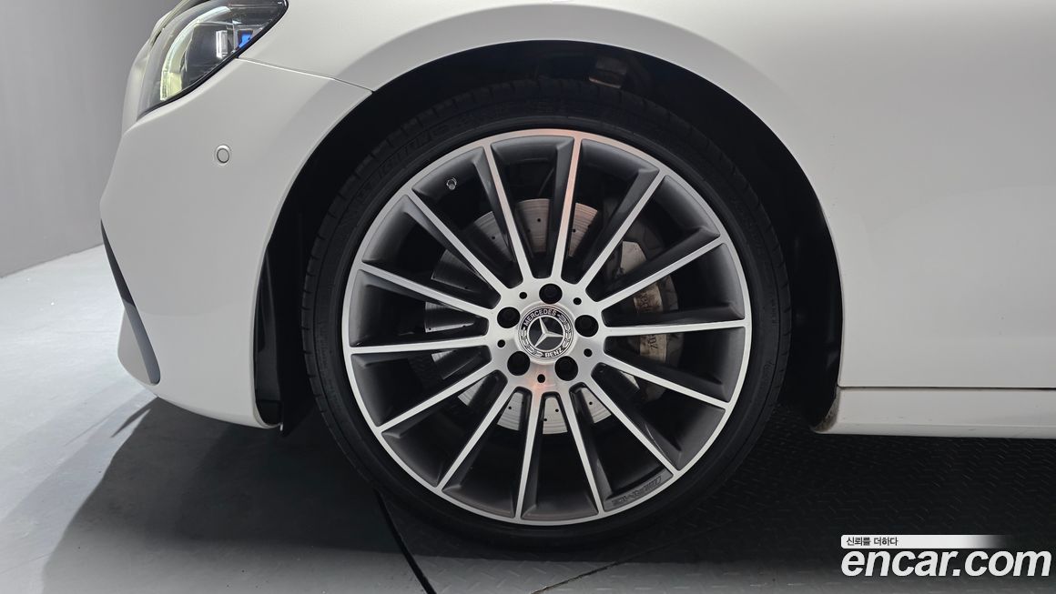 Mercedes-Benz E-Class 2022
