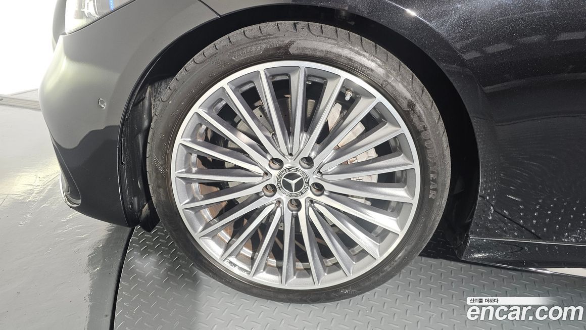 Mercedes-Benz C-Class 2023
