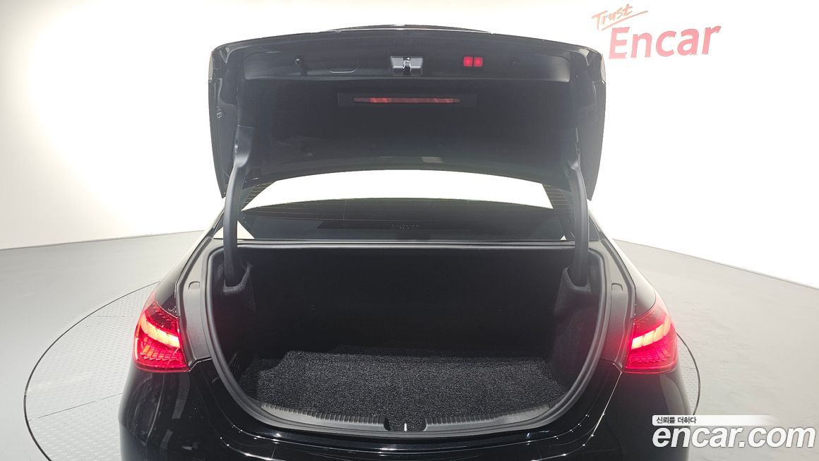 Mercedes-Benz C-Class 2023