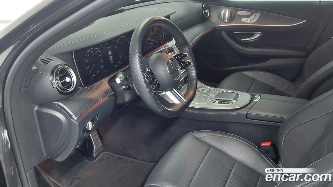 Mercedes-Benz E-Class 2022