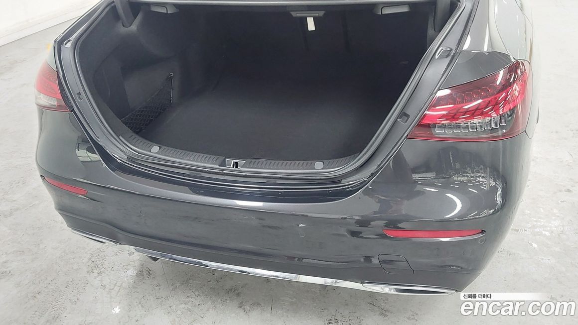 Mercedes-Benz E-Class 2022