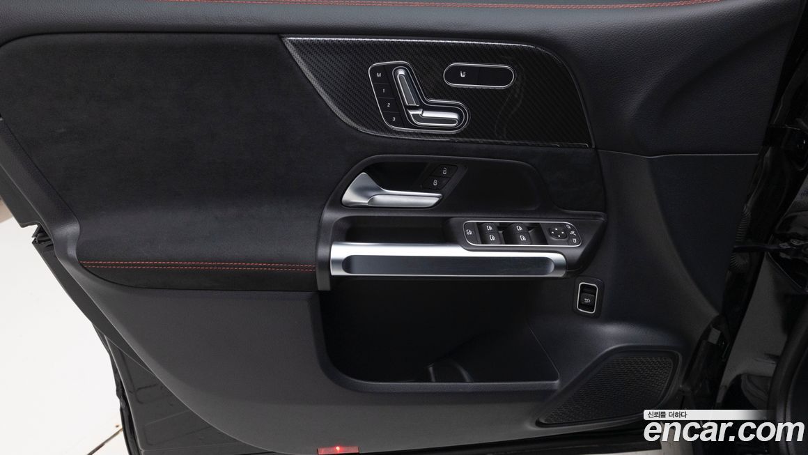 Mercedes-Benz GLB-Class 2025