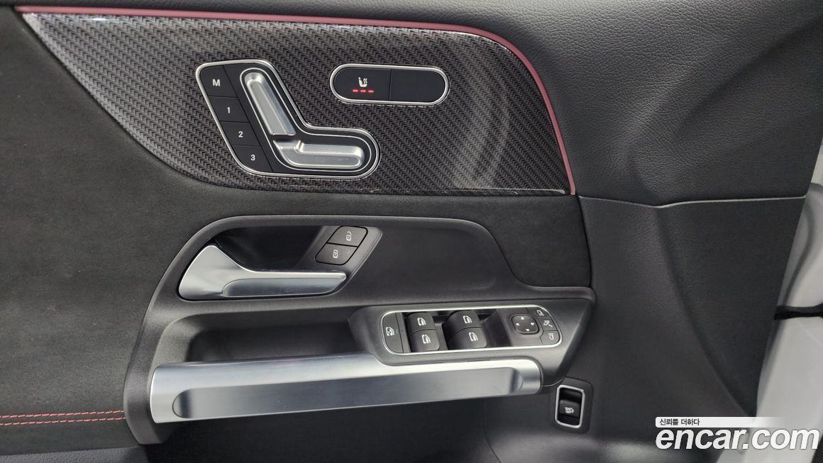 Mercedes-Benz GLB-Class 2025