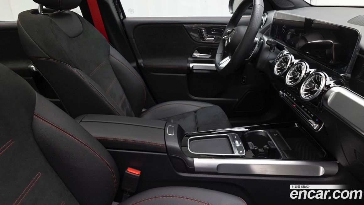 Mercedes-Benz GLB-Class 2025