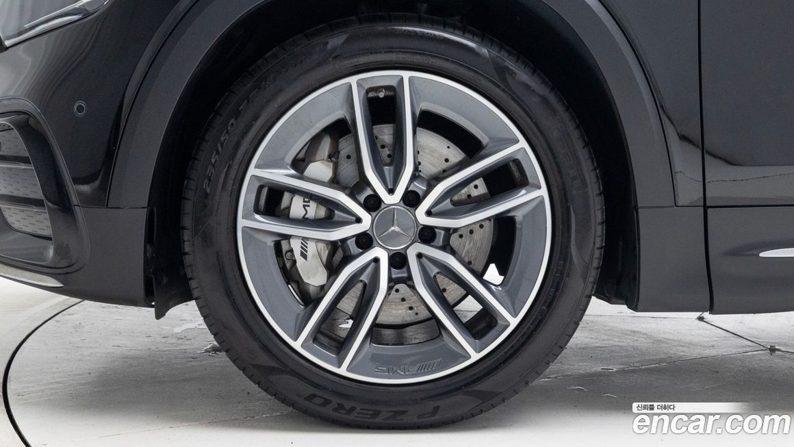 Mercedes-Benz GLB-Class 2025