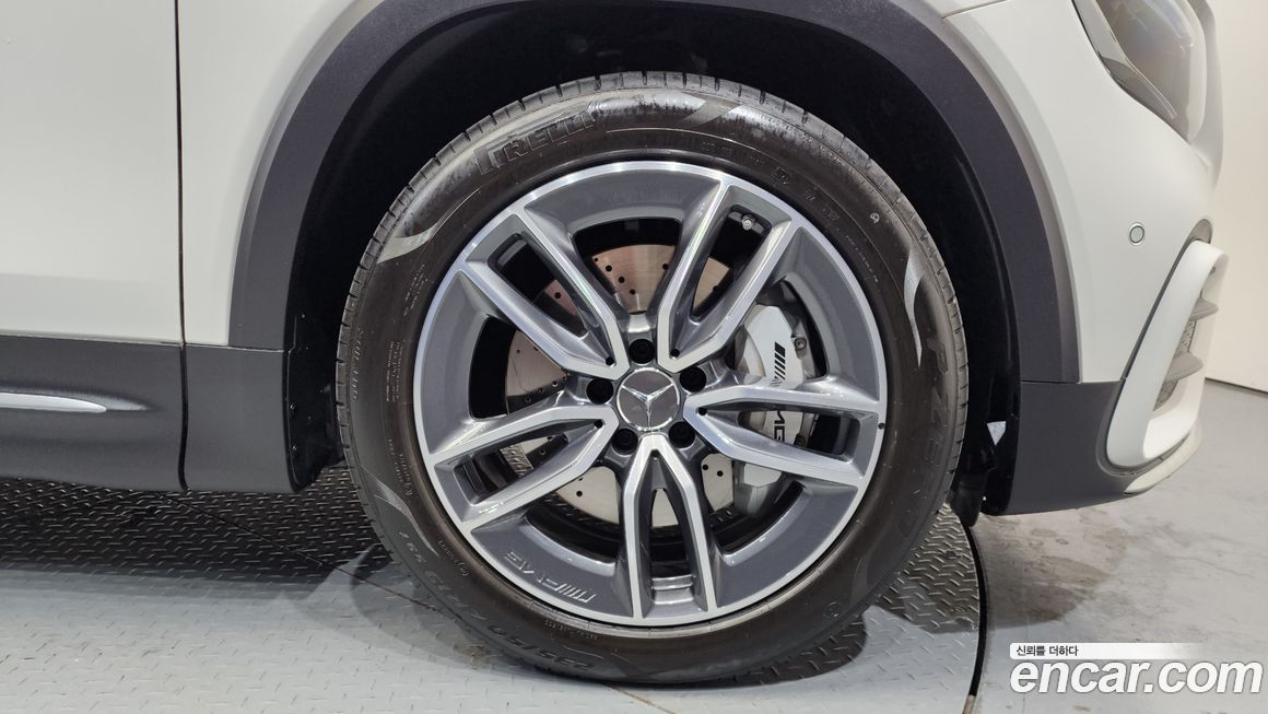 Mercedes-Benz GLB-Class 2025