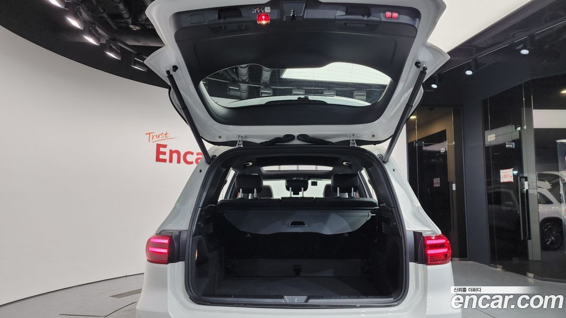 Mercedes-Benz GLB-Class 2025