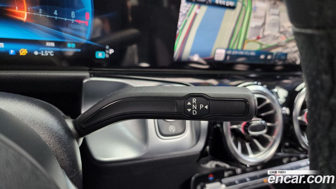 Mercedes-Benz GLB-Class 2025