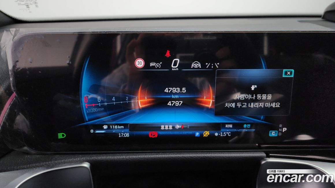 Mercedes-Benz GLB-Class 2025