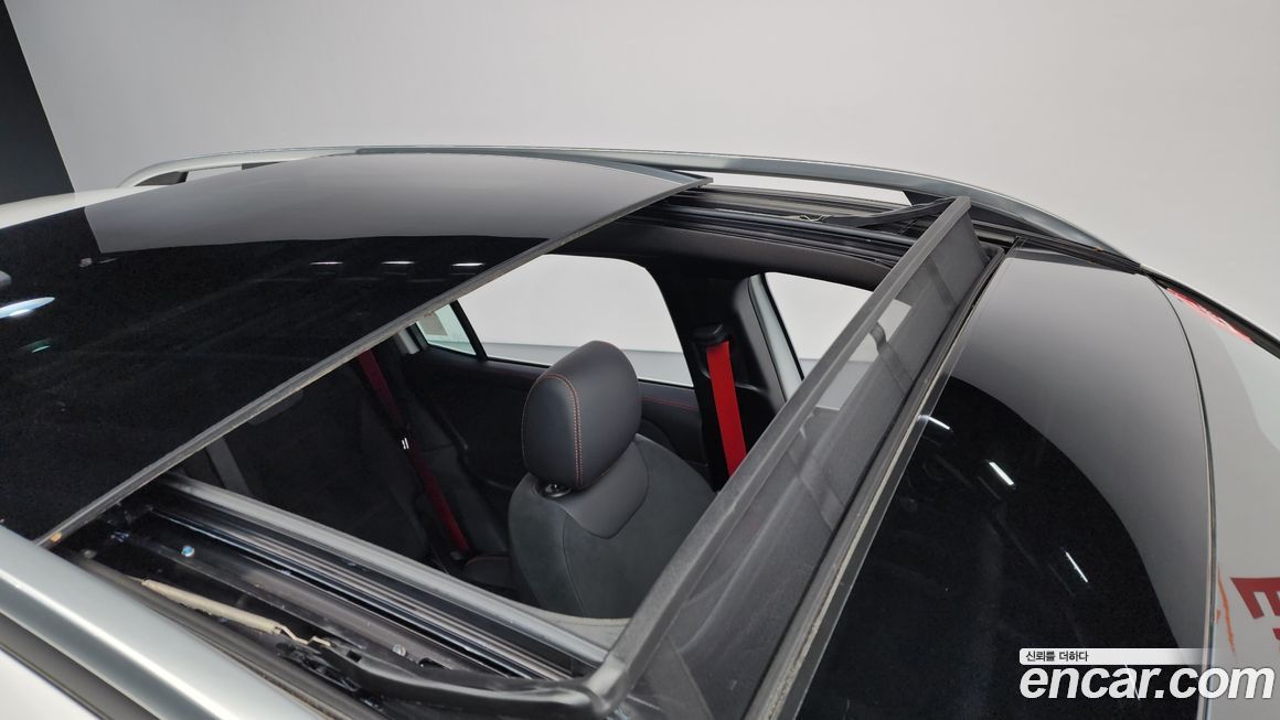 Mercedes-Benz GLB-Class 2025