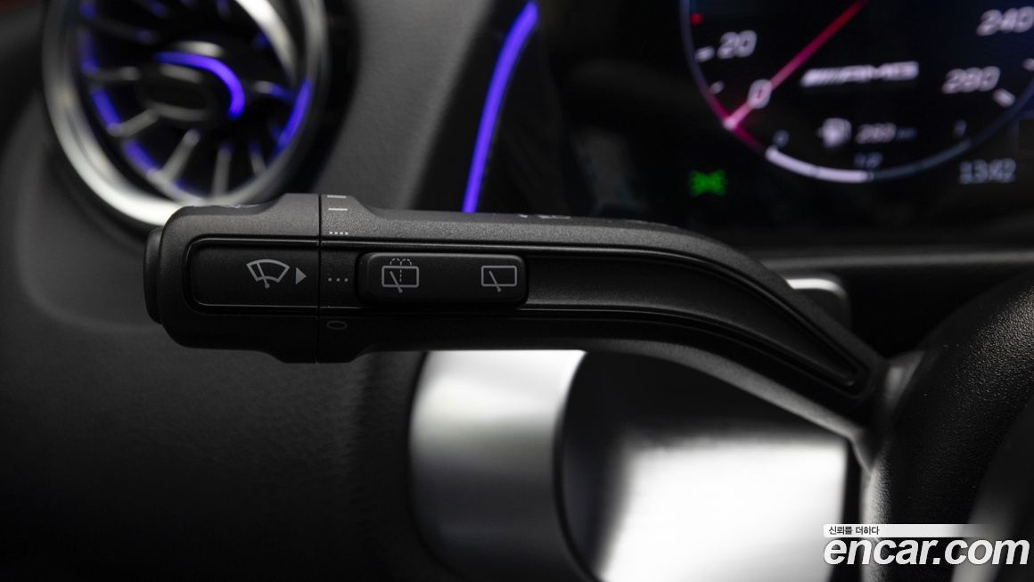 Mercedes-Benz GLB-Class 2025