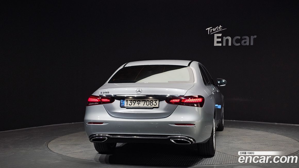 Mercedes-Benz E-Class 2022