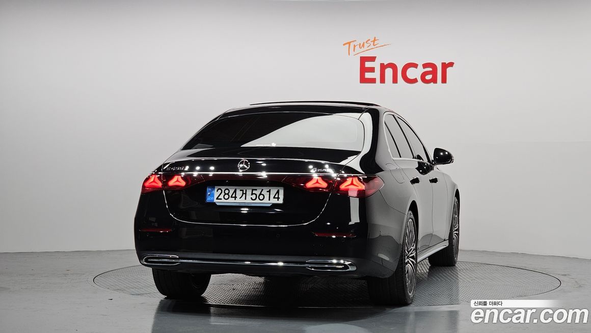 Mercedes-Benz E-Class 2024