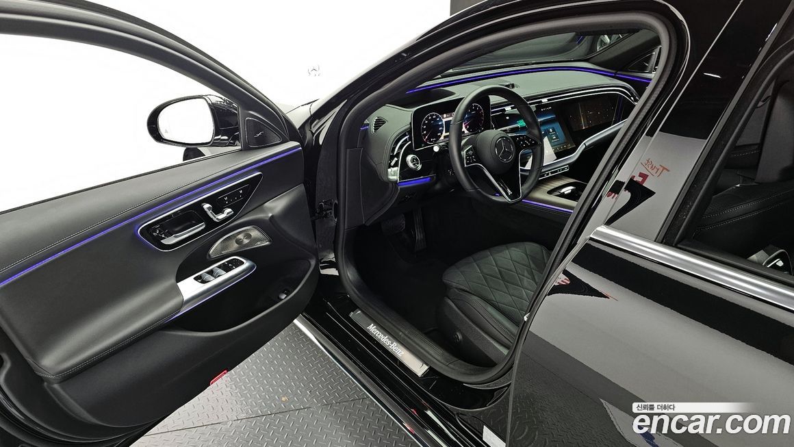 Mercedes-Benz E-Class 2024