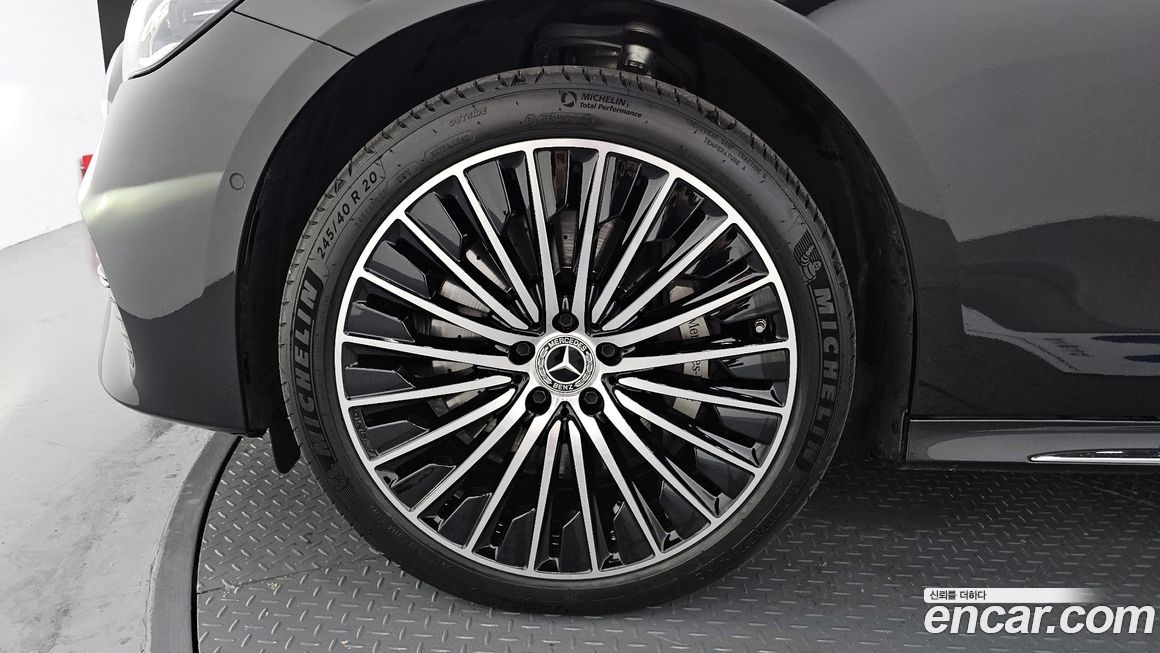 Mercedes-Benz E-Class 2024