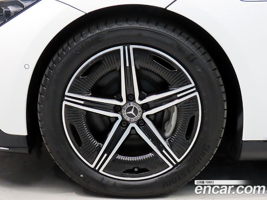 Mercedes-Benz EQE 2024