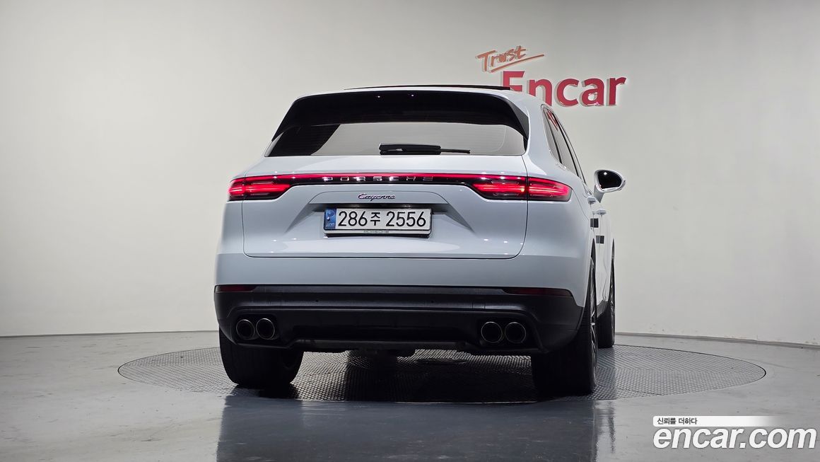 Porsche Cayenne 2021