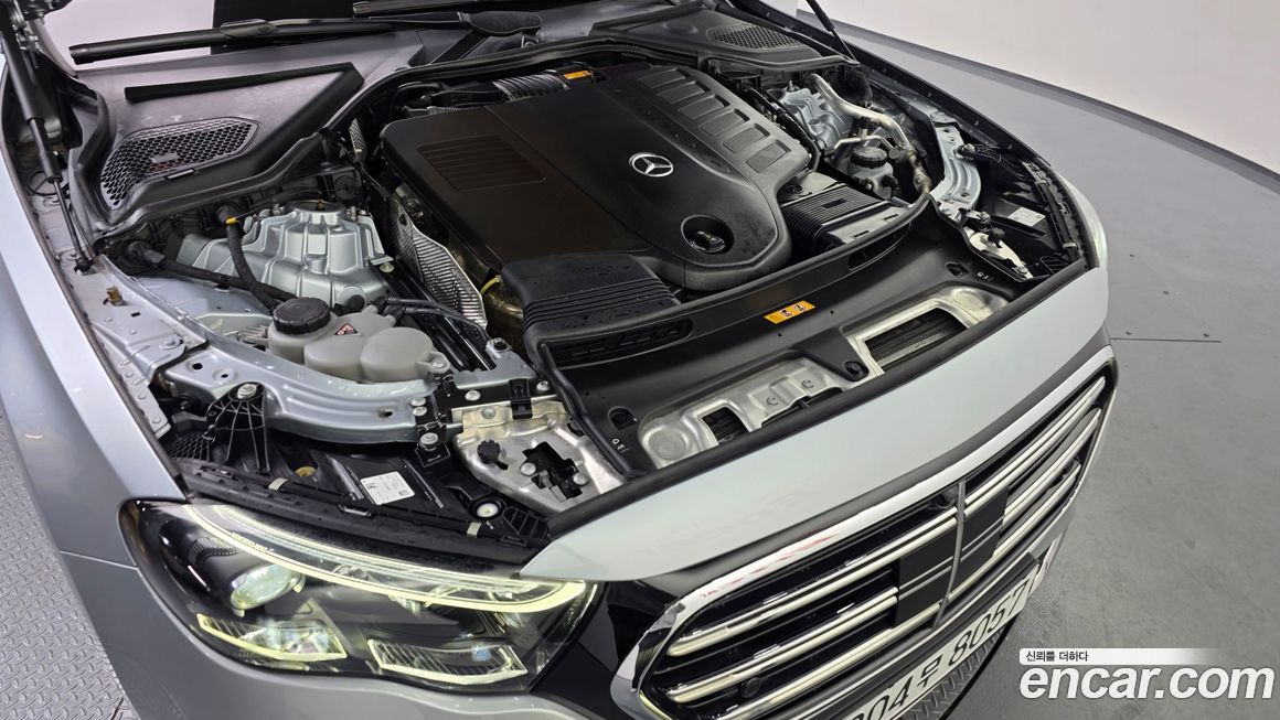 Mercedes-Benz E-Class 2024