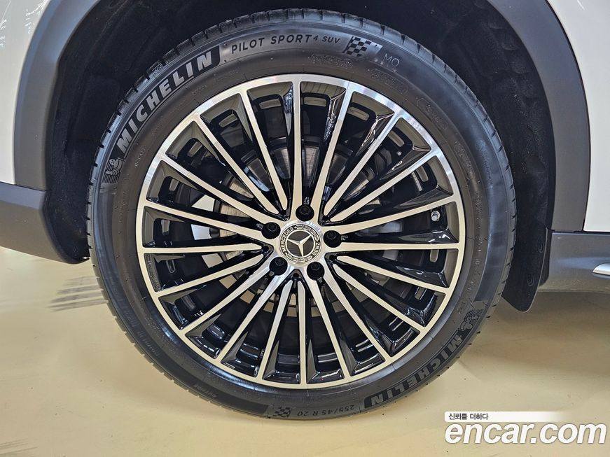 Mercedes-Benz GLC-Class 2025