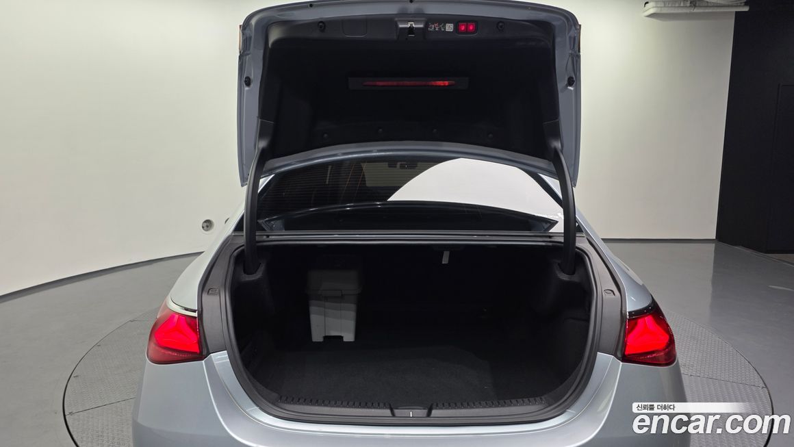 Mercedes-Benz E-Class 2024