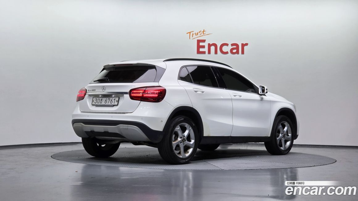 Mercedes-Benz GLA-Class 2019