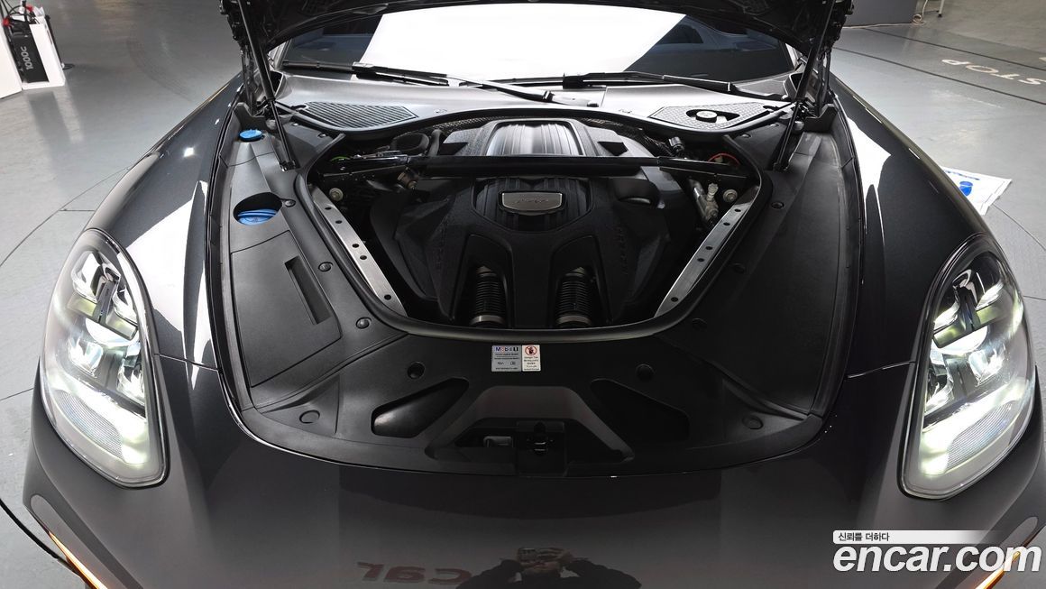 Porsche Panamera 2021