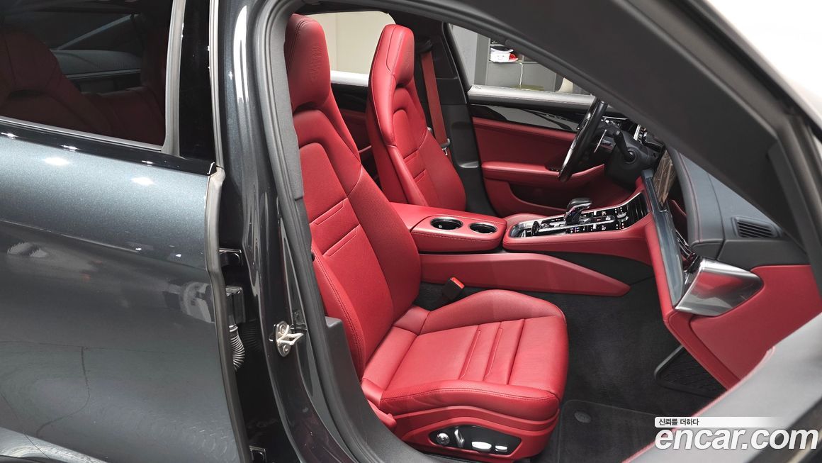 Porsche Panamera 2021