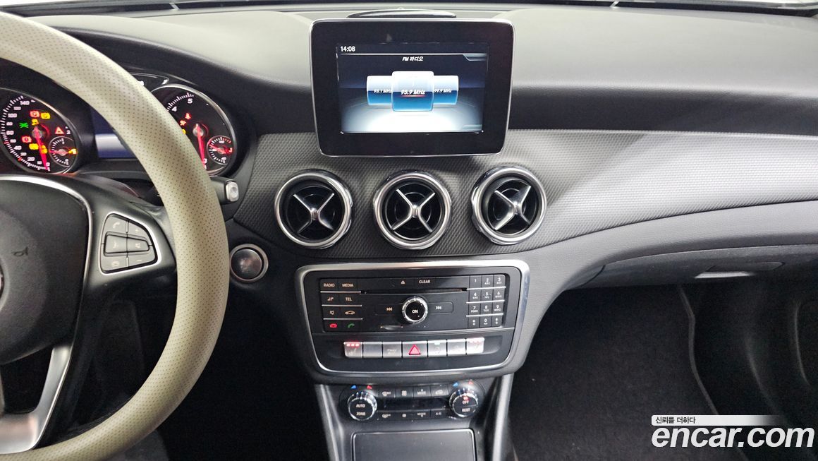 Mercedes-Benz GLA-Class 2019