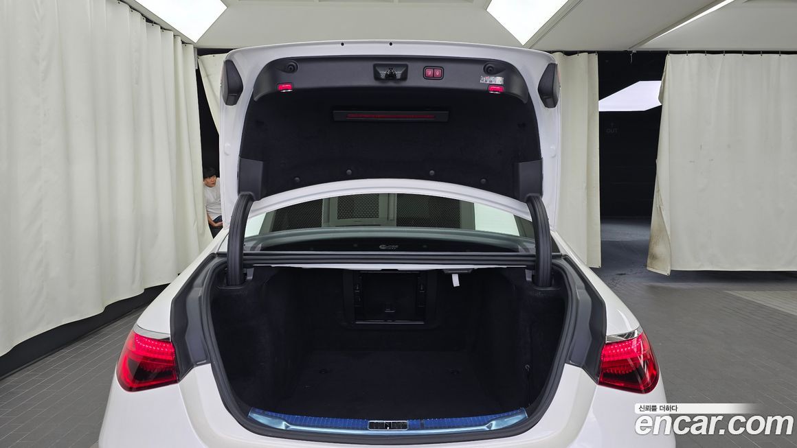 Mercedes-Benz S-Class 2023