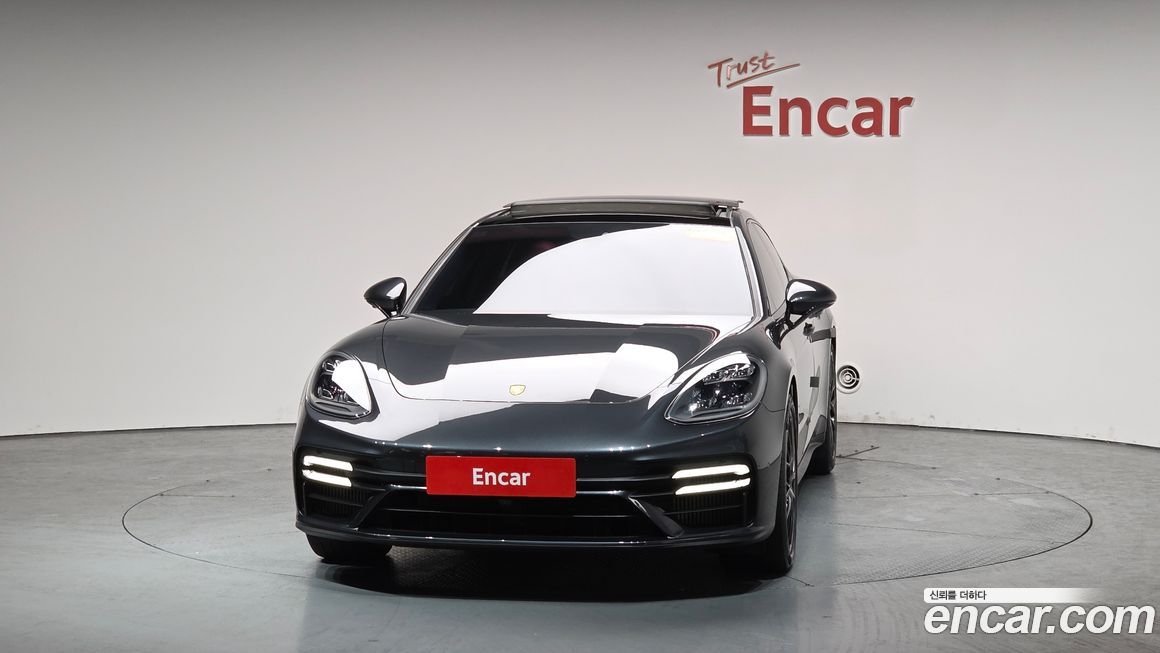 Porsche Panamera 2021