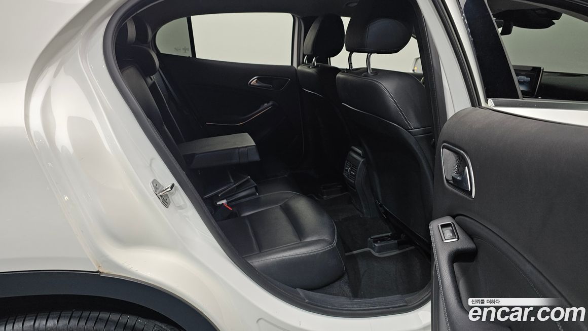 Mercedes-Benz GLA-Class 2019