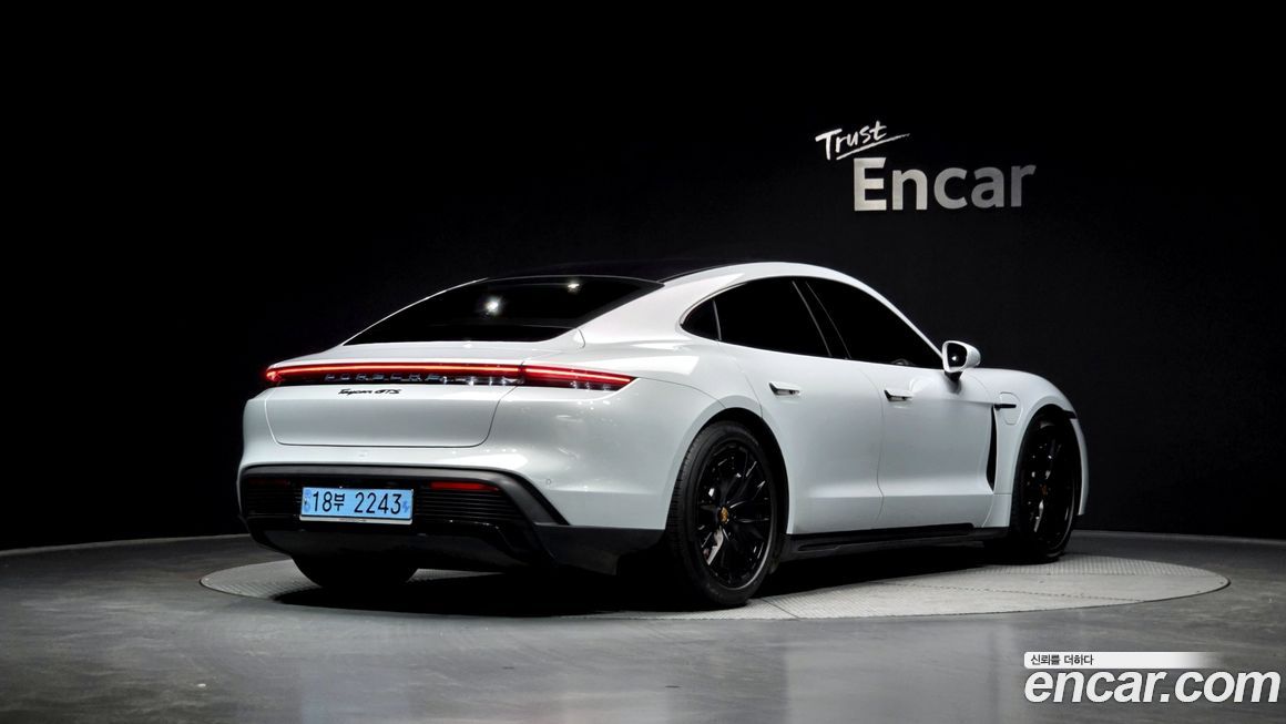 Porsche Taycan 2023