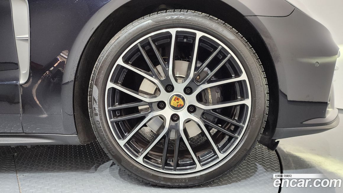 Porsche Panamera 2023