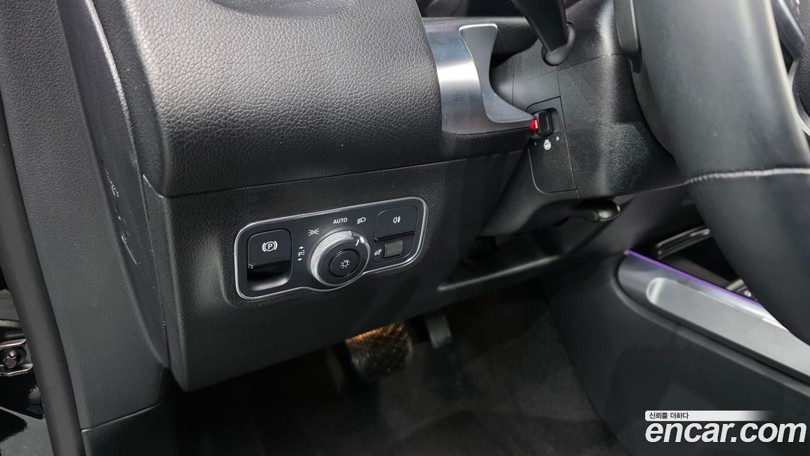 Mercedes-Benz GLB-Class 2023