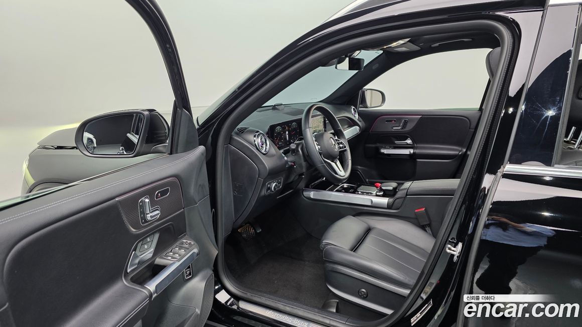 Mercedes-Benz GLB-Class 2023