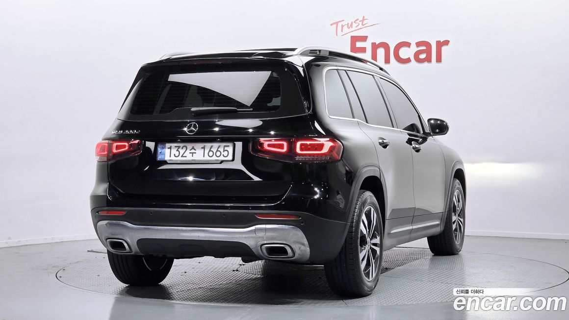 Mercedes-Benz GLB-Class 2023