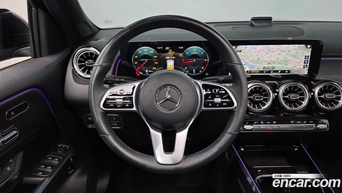 Mercedes-Benz GLB-Class 2023