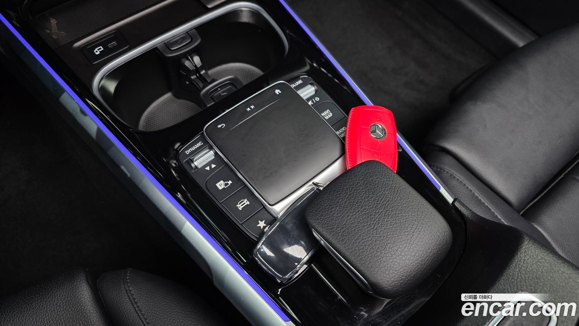 Mercedes-Benz GLB-Class 2023