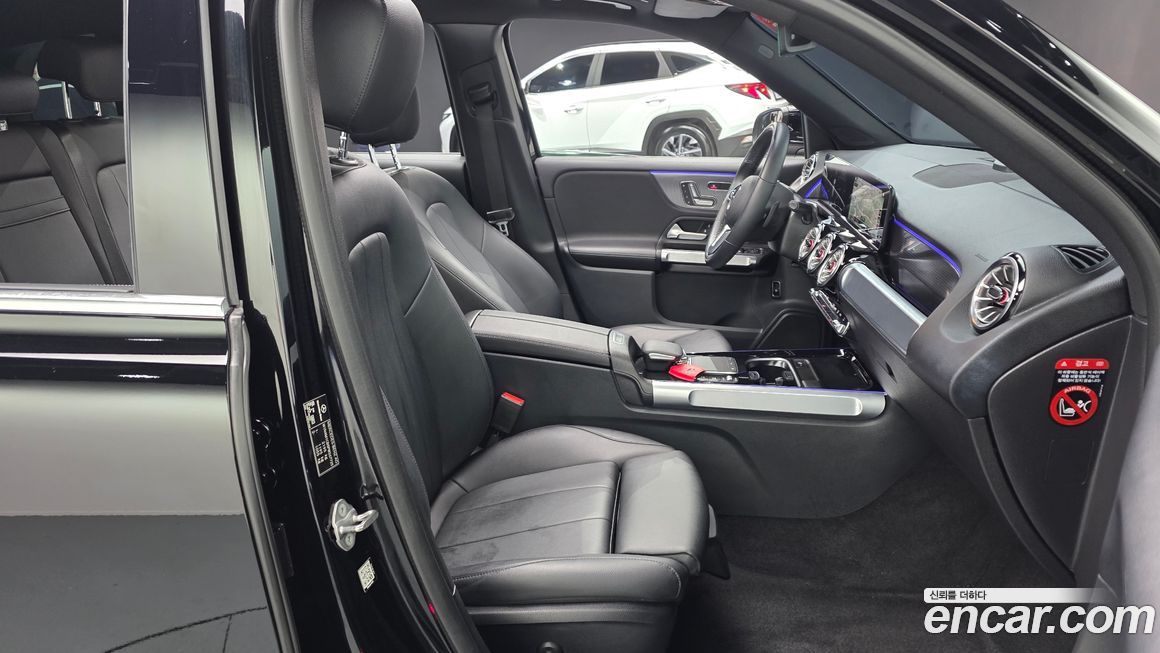 Mercedes-Benz GLB-Class 2023