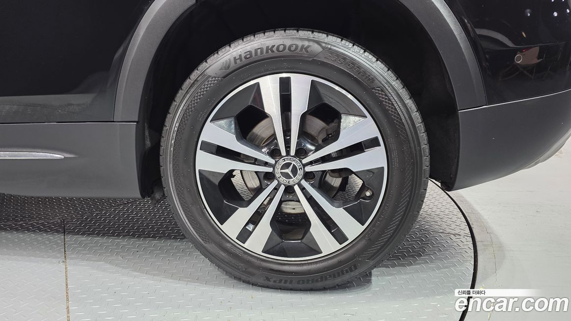 Mercedes-Benz GLB-Class 2023