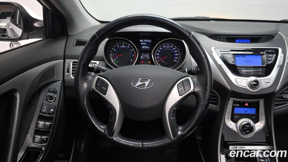 Hyundai AVANTE 2012