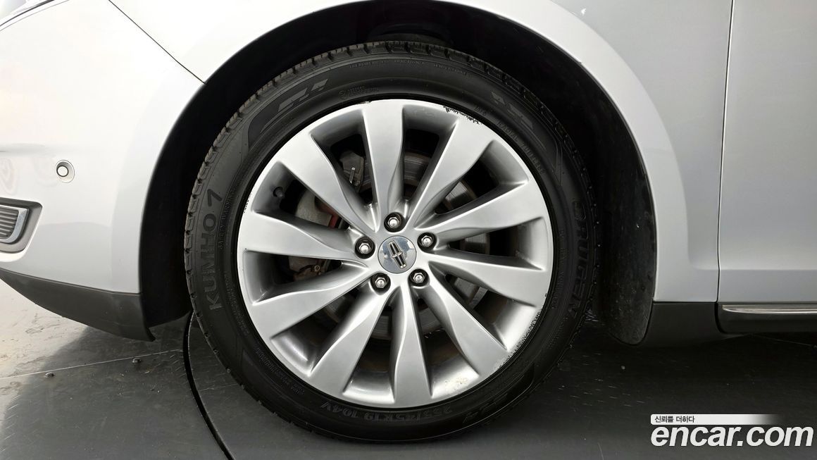 Lincoln MKS 2014