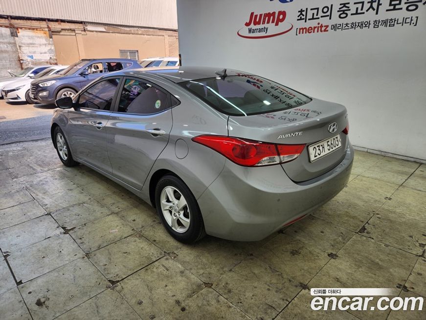 Hyundai AVANTE 2012